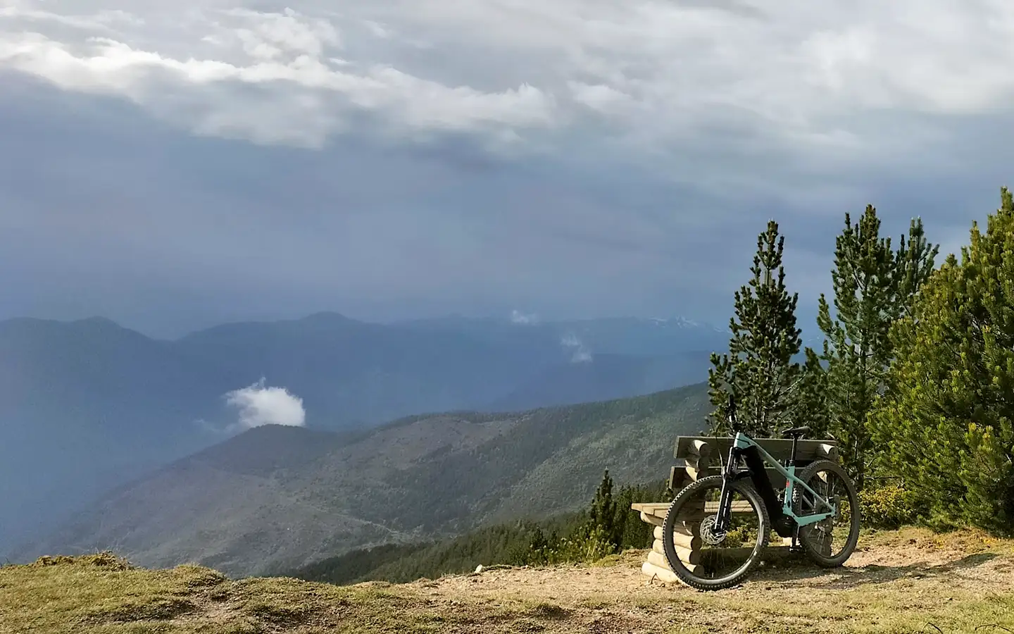 Ruta e-MTB per l'Alt Pirineu: Bicicletes elèctriques de lloguer per a rutes per l'Alt Pirineu. Maitantbikes.